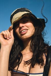 Gorro rafia papel natural y negro