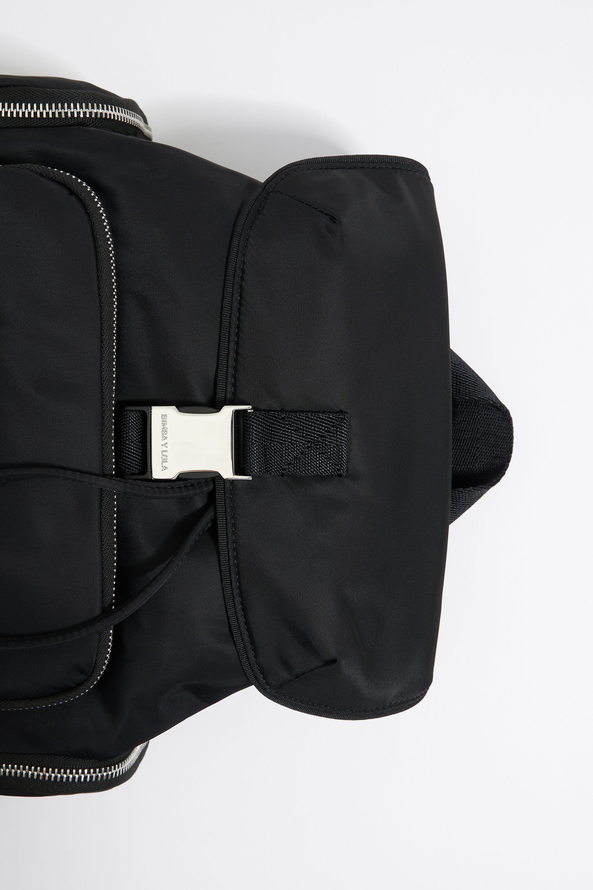 Mochila mediana Pocket nylon negra