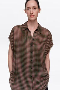 Camisa manga ca&iacute;da cuadros caf&eacute;s