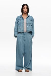 Pantal&oacute;n recto pinzas denim fluido azul claro