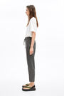 Pantalón jogger gris Pantalón jogger gris
