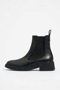 Black leather Chelsea boot