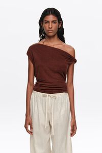 Top escote nudo lino caf&eacute;