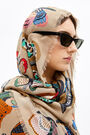 Chal mariposas grandes beige Chal mariposas grandes beige