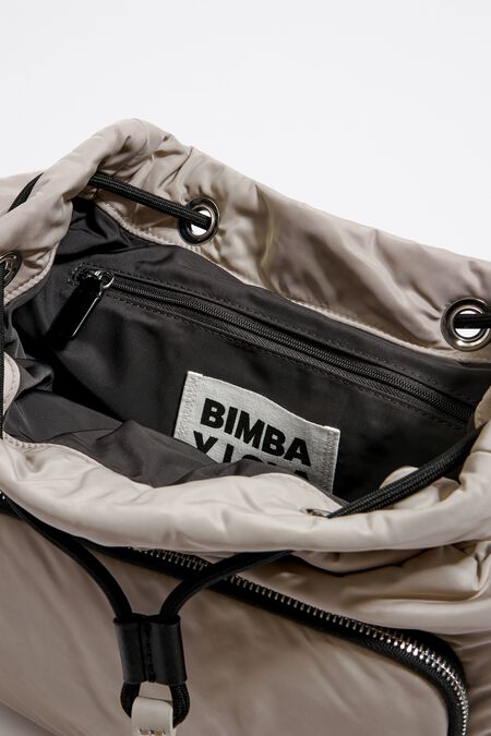 Bimba y Lola tiene la mochila más versátil que vas a ver y está rebajada