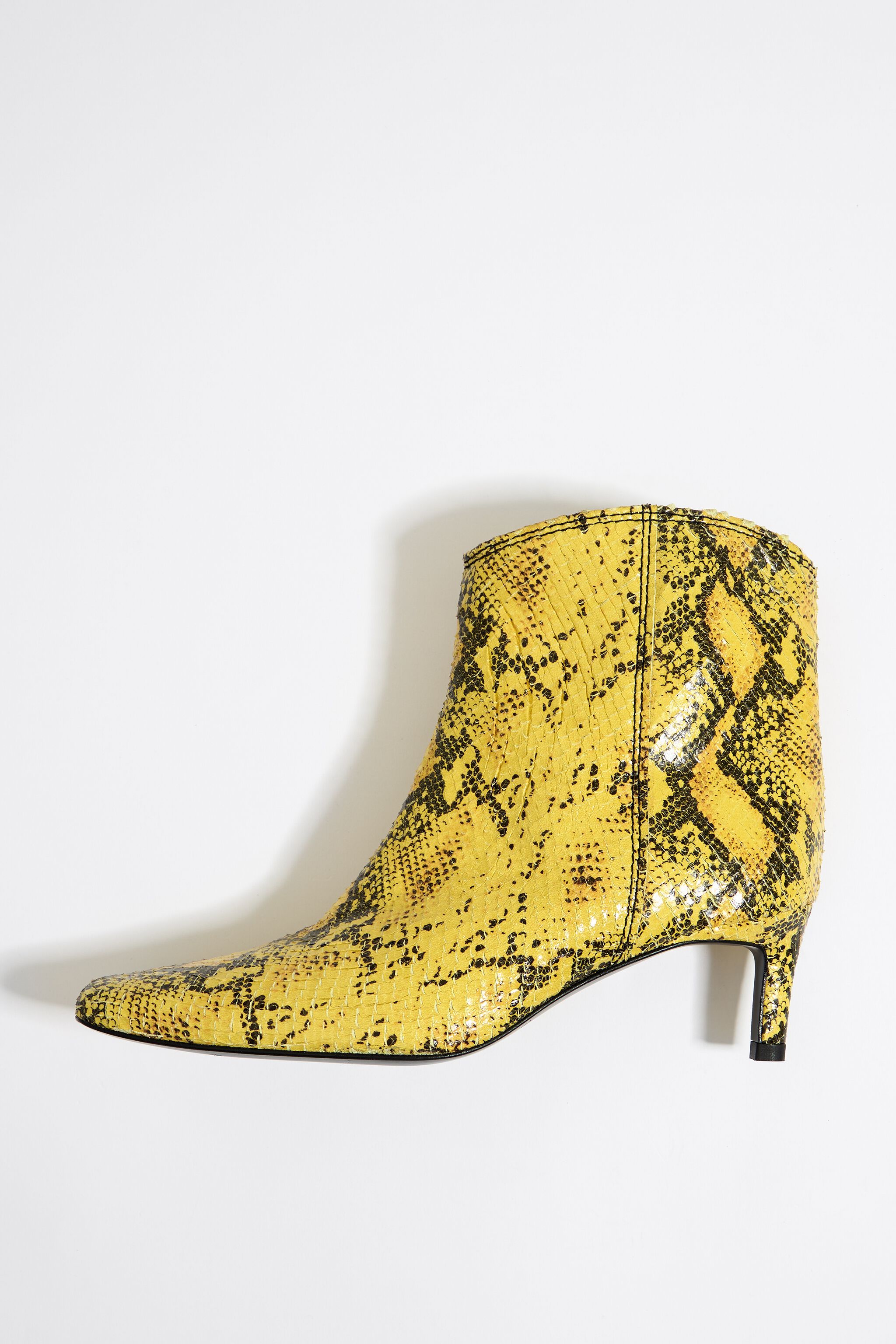 Botin amarillo clearance