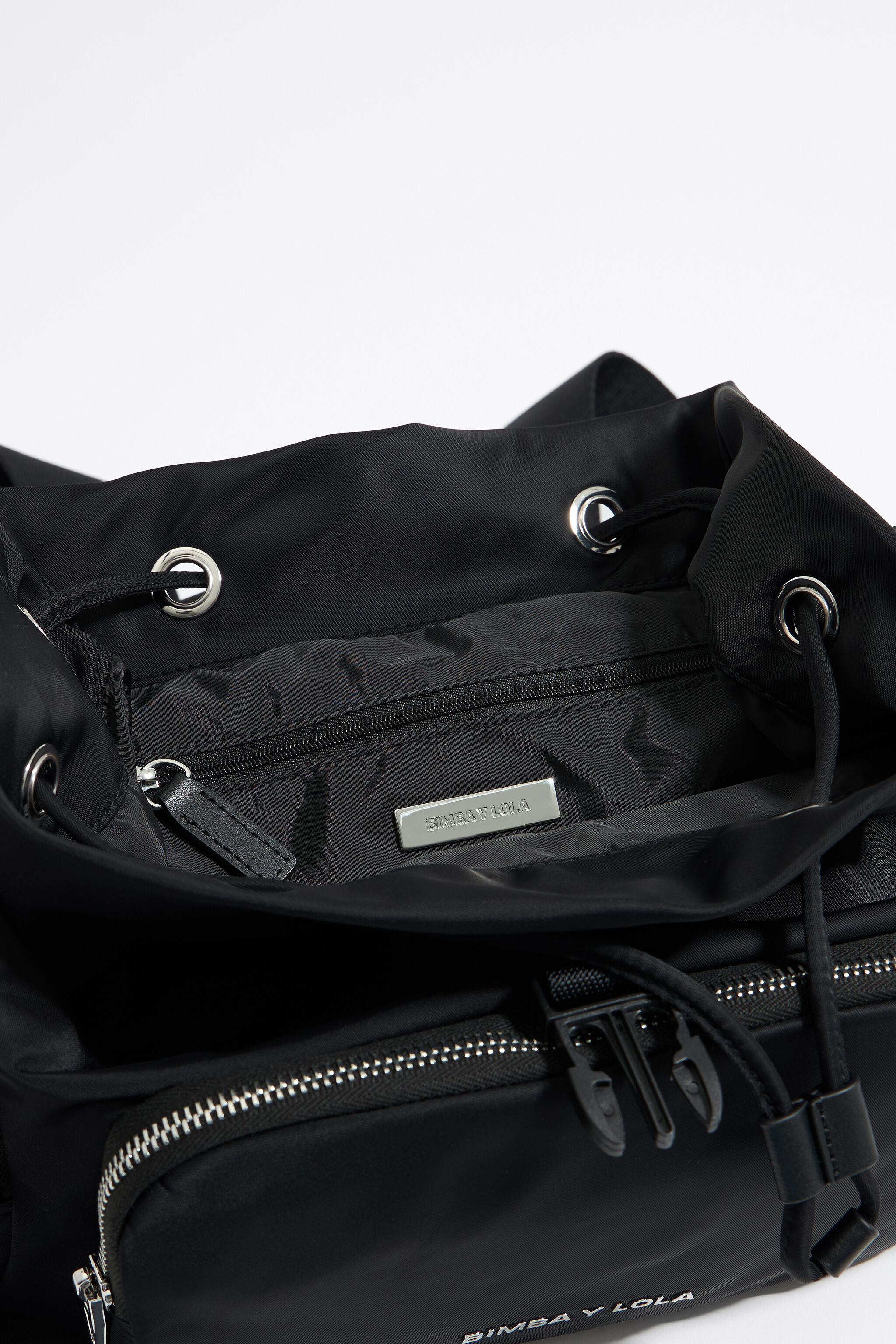 Mochila mediana Pocket nylon negra