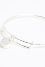 Rigid letter Q bracelet Rigid letter Q bracelet