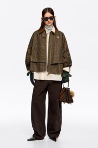 Gabardina línea A corta cuadros caqui