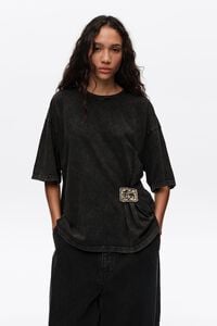 Camiseta fruncida etiqueta personalizada negro lavado