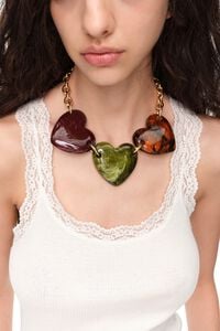 Collar corazones resina efecto &aacute;mbar