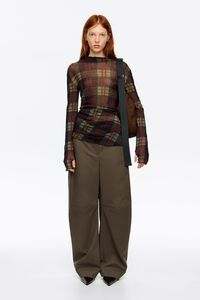 Camiseta tul cuello alto cuadros rojos