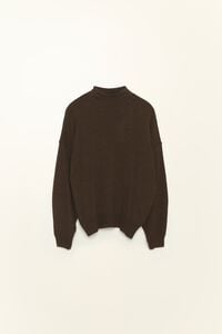 Su&eacute;ter cuello redondo caf&eacute; oscuro