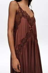 Vestido fluido encaje caf&eacute;