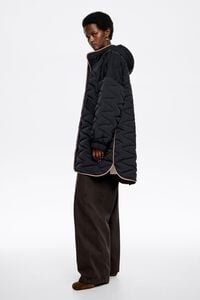 Abrigo acolchado capucha negra