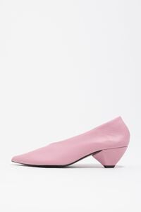 Pink leather mid-heel pump