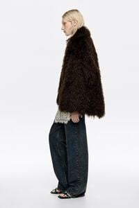 Abrigo oversize de pelo café oscuro