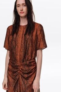 Vestido fruncido delantero snake caramelo