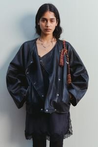 Chamarra cruzada piel negra