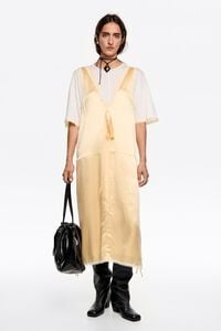 Vestido superpuesto encajes mantequilla