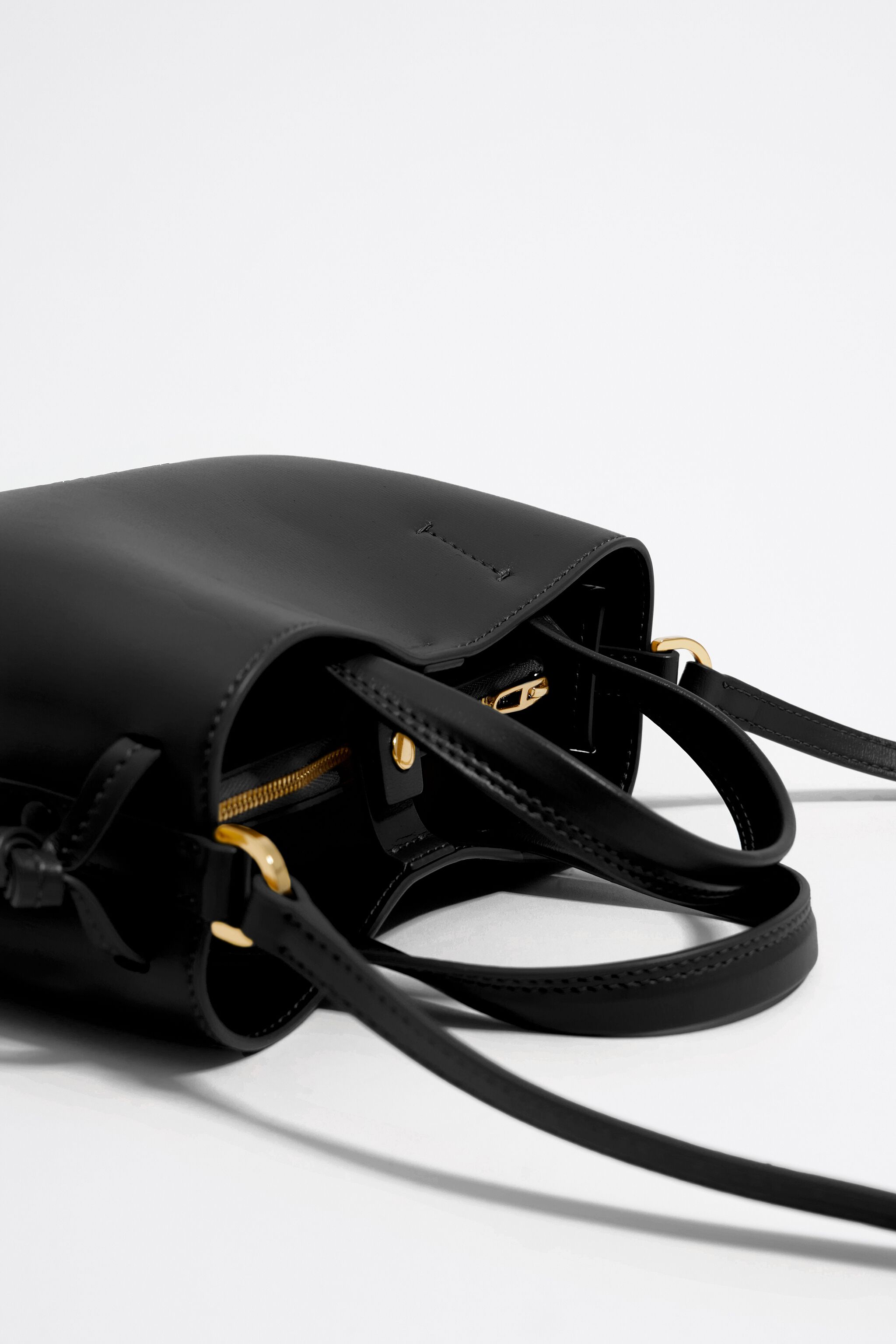 マイクラ 人気アイテム Mini black leather Chihuahua bag 小物