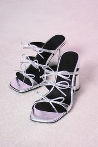 Sandalia tacón piel plateada