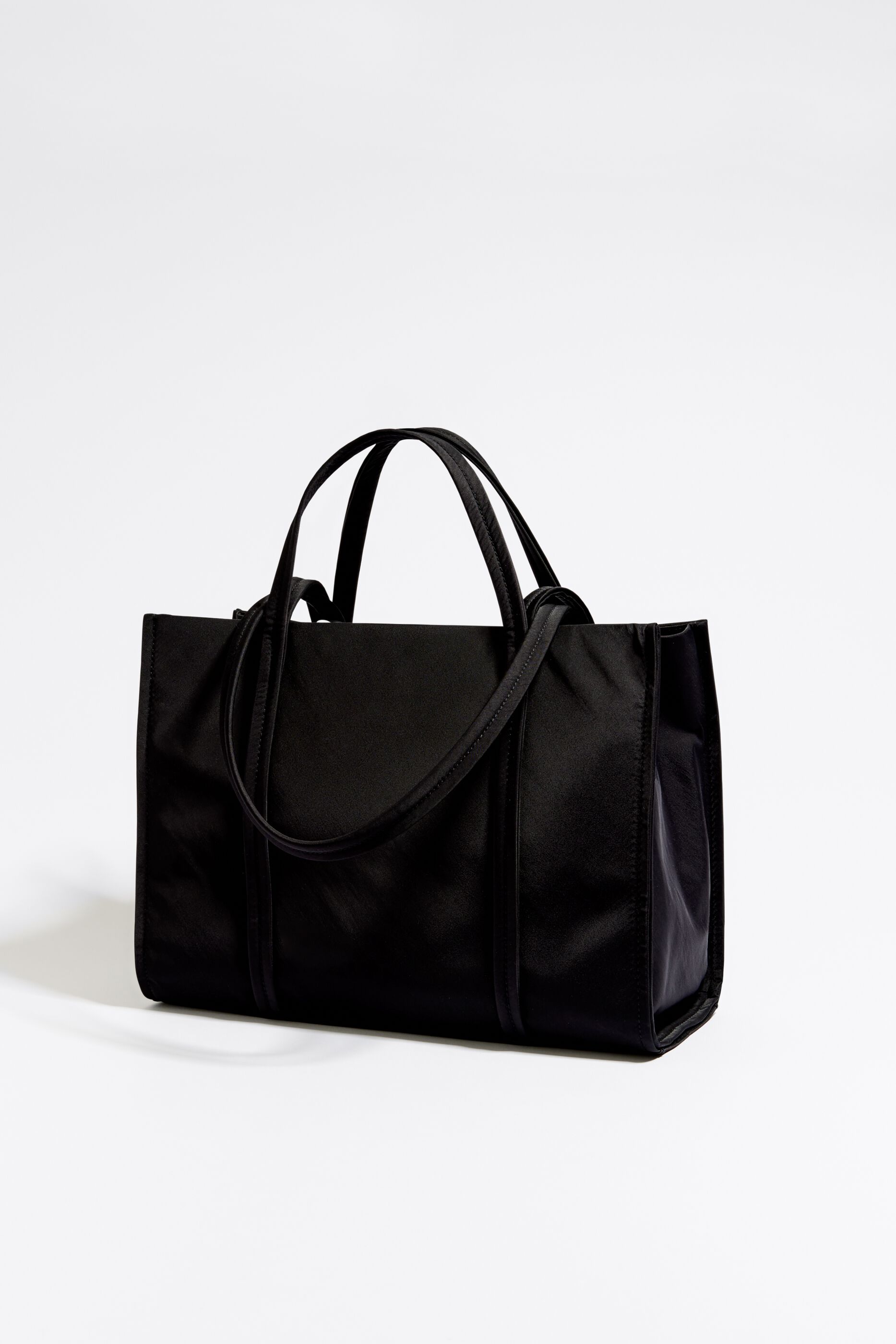 Medium black shopper bag