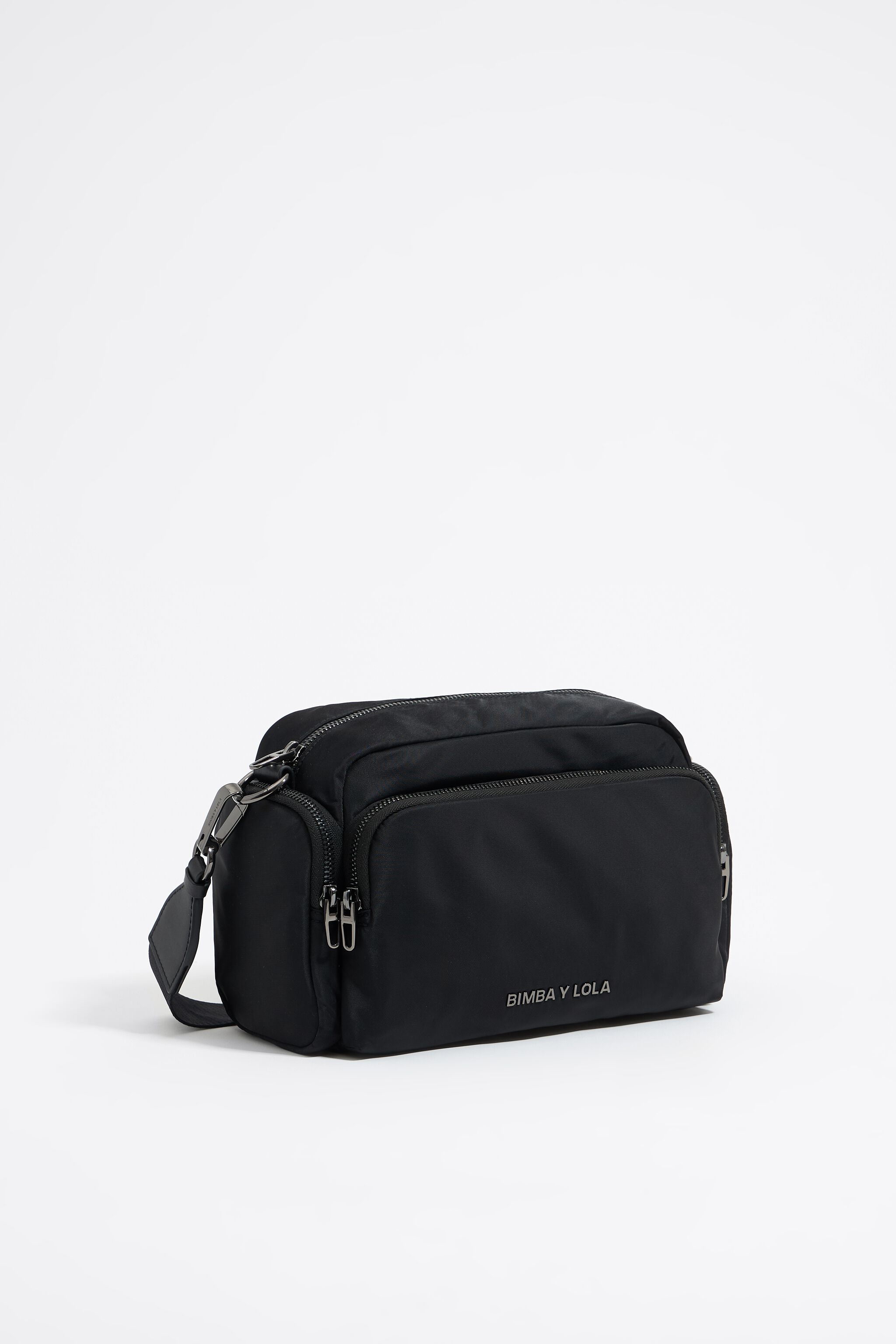 【きれいめファッション51選】上品さと清潔感をキープし Medium black bag crossbody Pocket バッグ