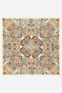 Pa&ntilde;uelo pasley y mariposas amarillo