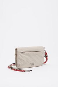 Cartera con solapa grande nylon piedra