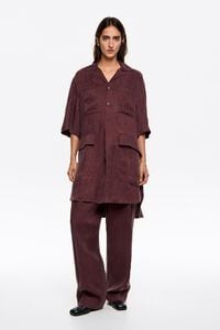 Vestido fluido escote solapas burdeos