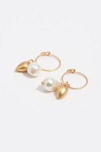 Aretes aro perla y caracola dorado envejecido