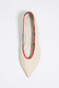 Salón tacón bajo piel blanca