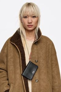 Cartera con solapa piel negra