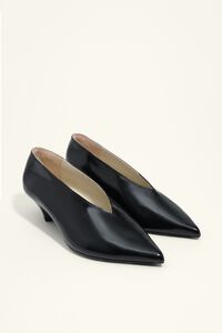 Black leather mid-heel court shoe