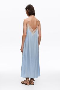 Vestido lencero encajes contraste azul claro