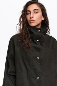 Gabardina corta murci&eacute;lago negra