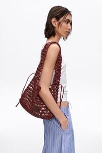 Bolsa trenzada mediana piel cereza oscuro