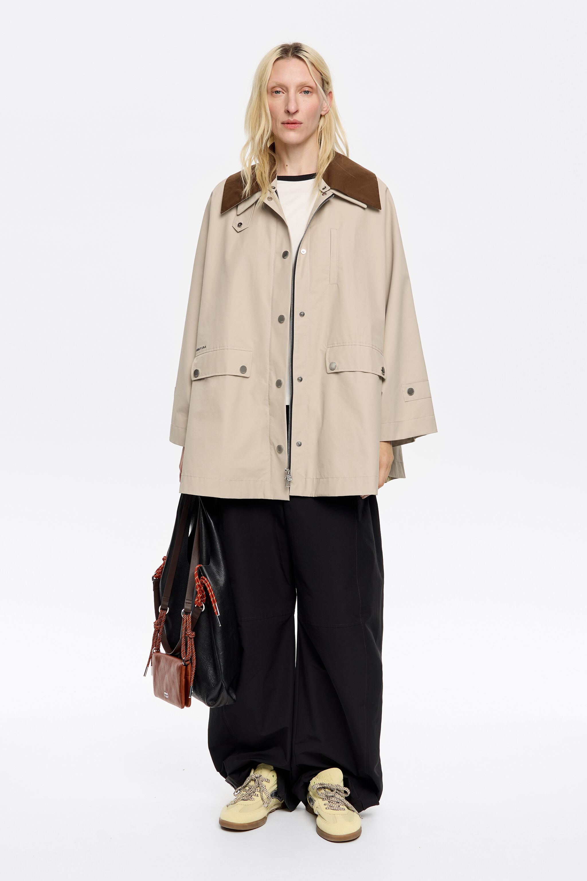【BIMBA Y LOLA】テクニカルファブリック製ロングジャケット Women's jackets and trench coats | BIMBA Y LOLA FW25