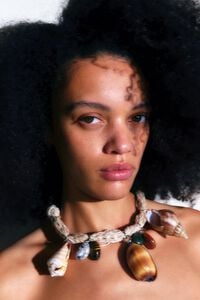 Collar caracoles naturales y piedras