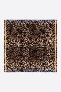 Pa&ntilde;uelo mancha leopardo marco contraste