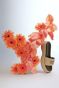 Beige raffia platform sandal