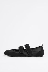 Zapatilla tipo tenis negra Zapatilla tipo tenis negra