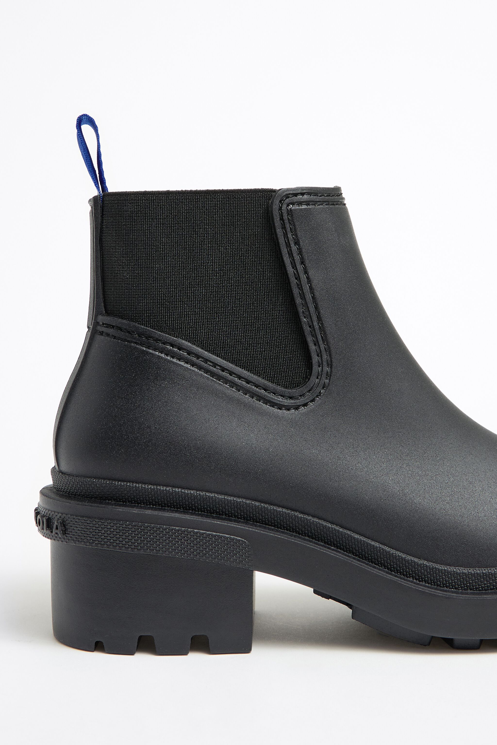 Bota agua negra