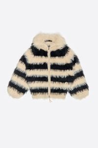 C&aacute;rdigan oversize pelo rayas negras y blancas