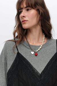 Collar cadena y perlas coraz&oacute;n cristales rojo