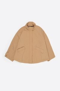 Gabardina fluida corta cuello subido camel