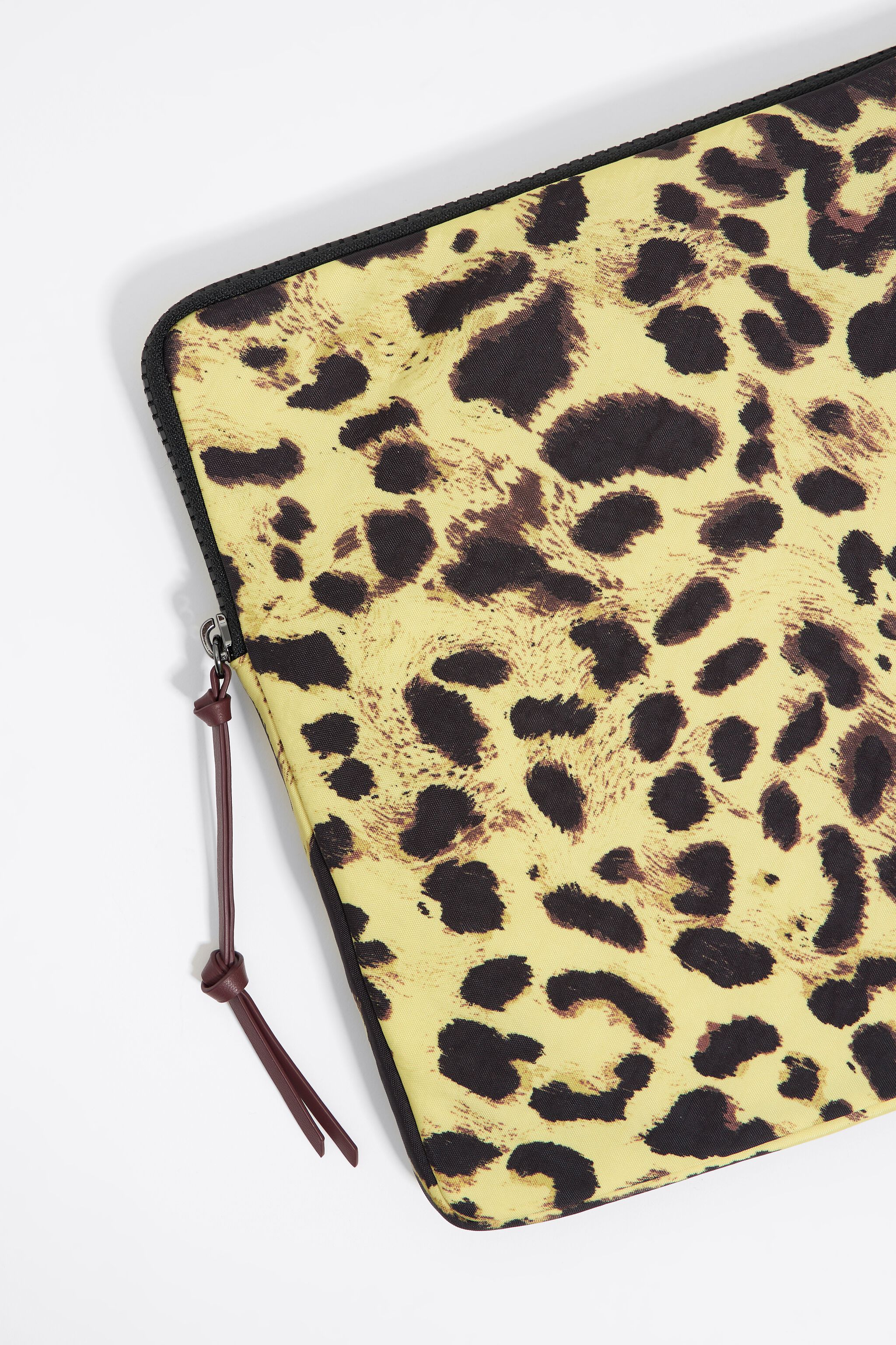 Funda laptop 13 5 nylon animal amarilla
