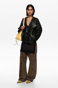 Chamarra cruzada piel negra