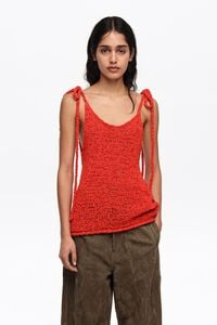 Su&eacute;ter tirantes lazo rojo